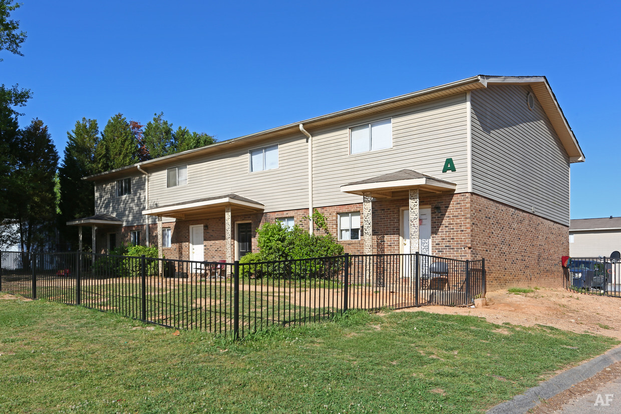 View_of_the_Back_of_the_Apartment_Complex